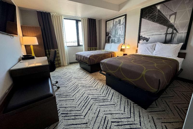 Super 8 by Wyndham Bronx Near Stadium 3
