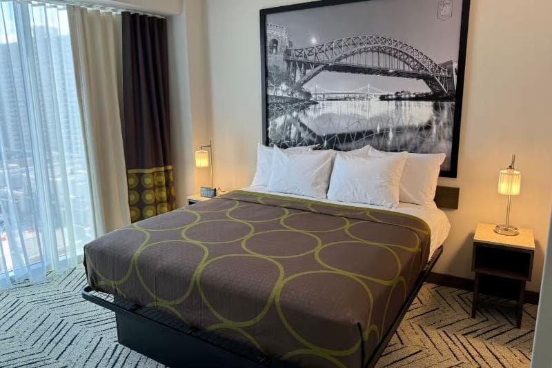 Super 8 by Wyndham Bronx Near Stadium 5