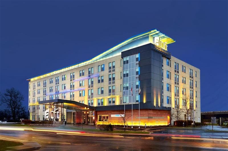 Aloft Montreal Airport 3