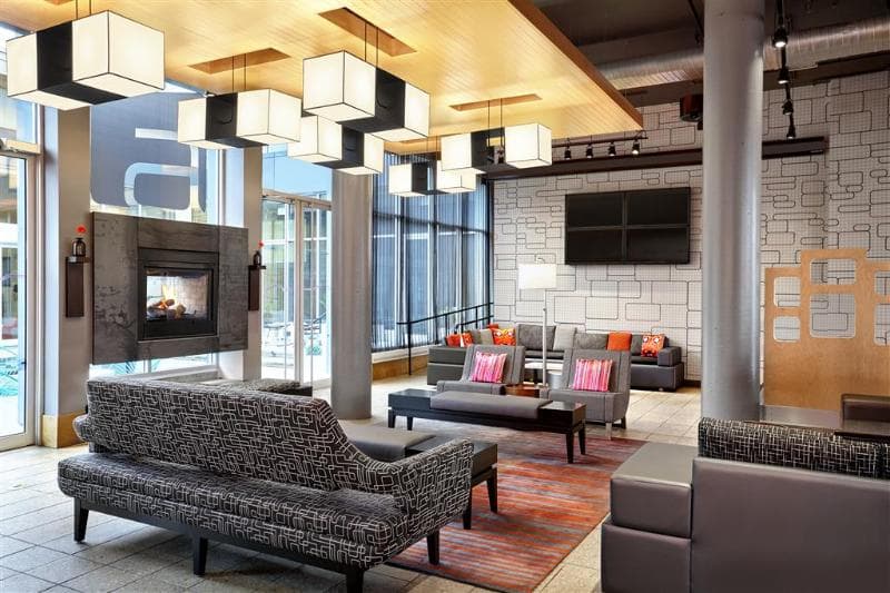Aloft Montreal Airport 5