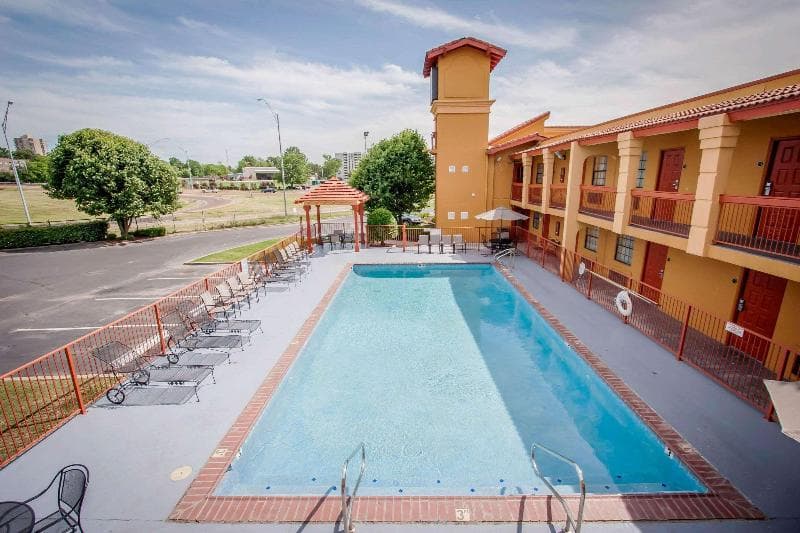 Econo Lodge 5