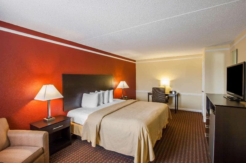 Econo Lodge 4