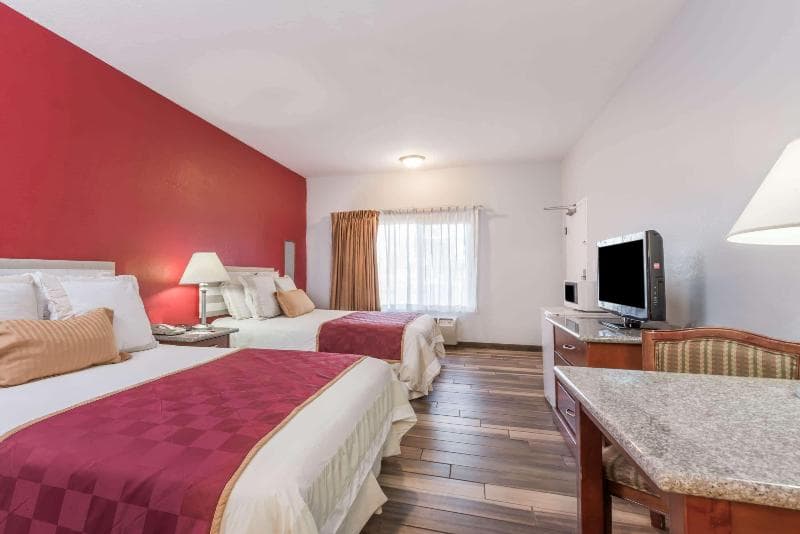 Ramada by Wyndham Near Seaworld / Mission Beach 2