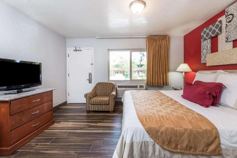 Ramada by Wyndham Near Seaworld / Mission Beach 4