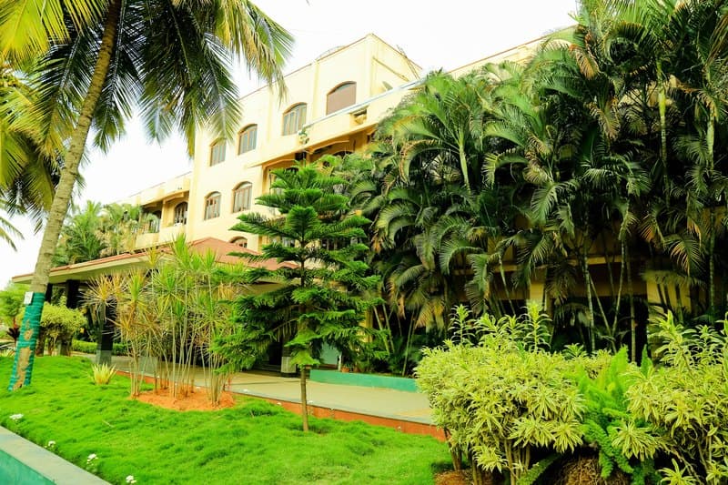 Royal Orchid Resort & Convention Centre 5