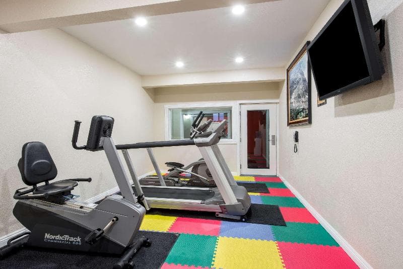 Ramada by Wyndham San Diego Airport 2