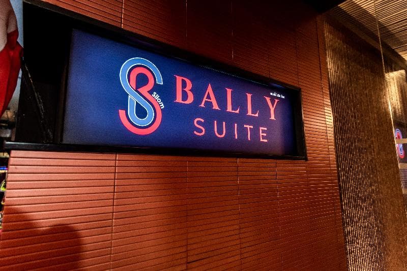 D Varee Diva Bally Silom 2