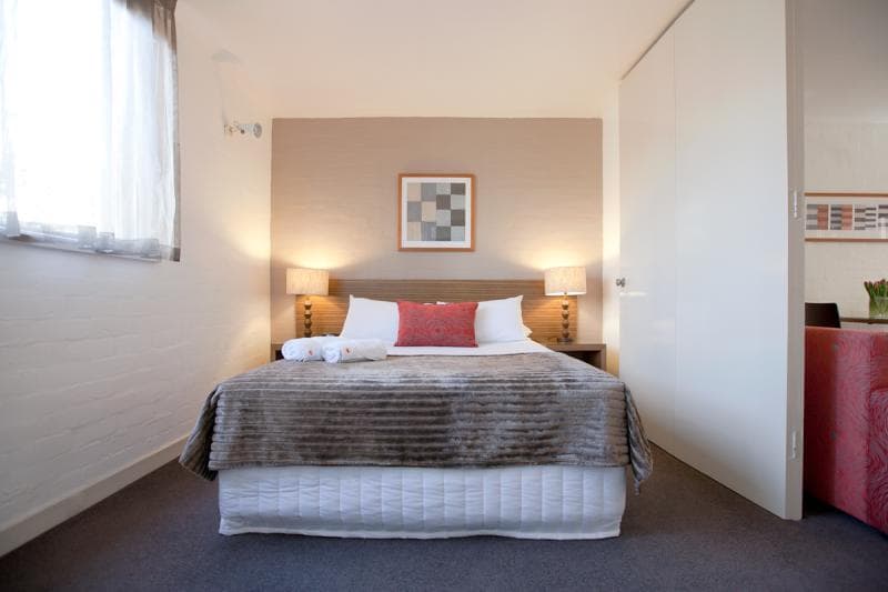 Davis Avenue Apartment Hotel main