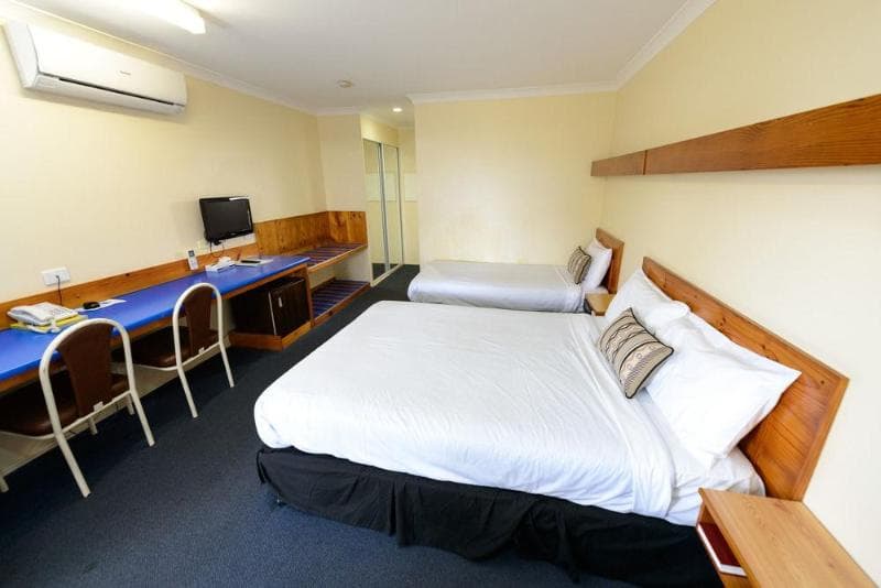 Smart Motels Bert Hinkler photo 1