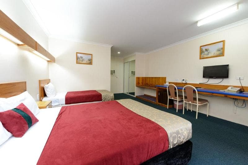 Smart Motels Bert Hinkler 2