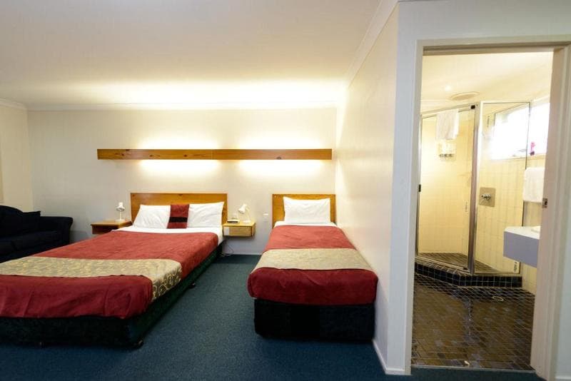 Smart Motels Bert Hinkler 3