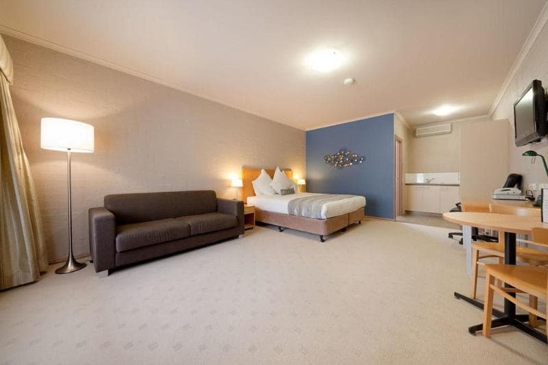 Blazing Stump Motel & Suites 3
