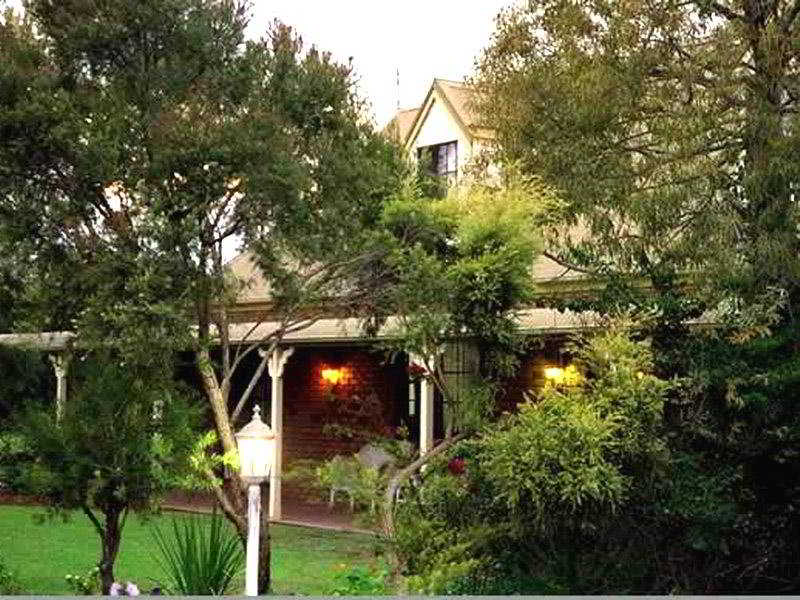 Overlander Homestead Motel main