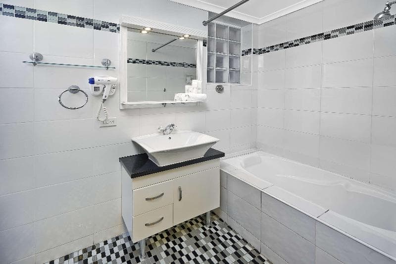 Comfort Inn & Suites Burwood 3