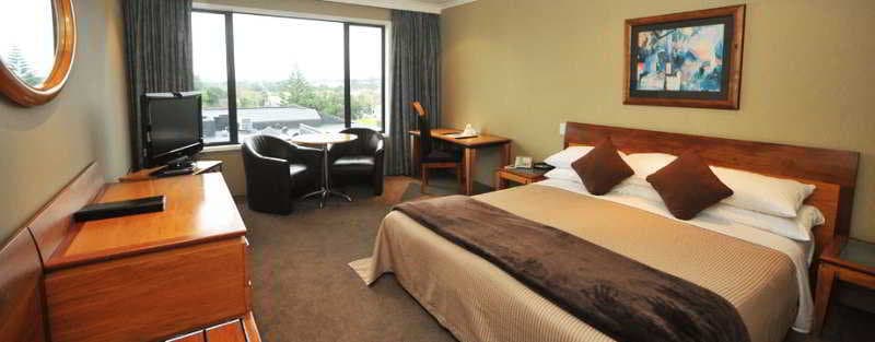 Plymouth International 5