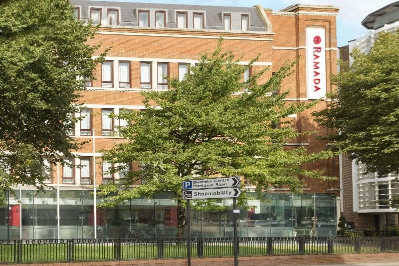 Ramada by Wyndham Hounslow - Heathrow East 5