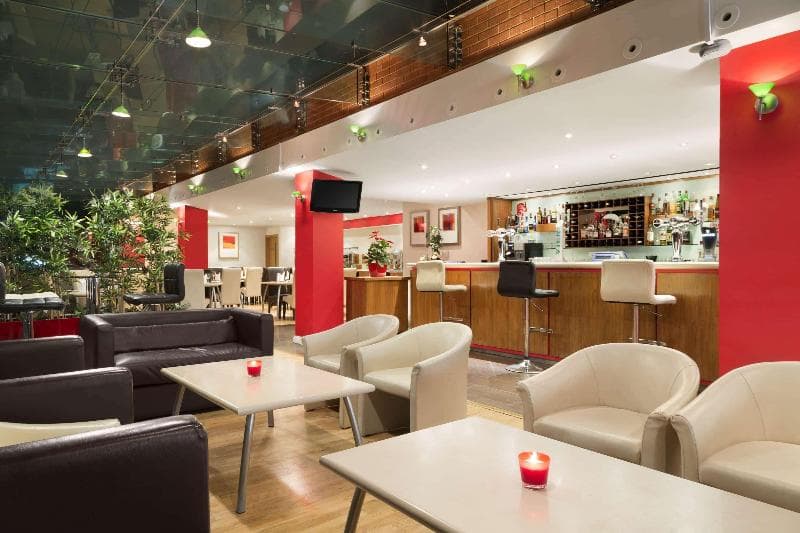 Ramada by Wyndham Hounslow - Heathrow East 2