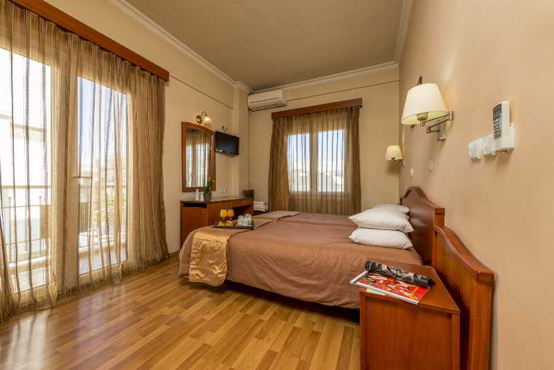Hotel Lakonia 3