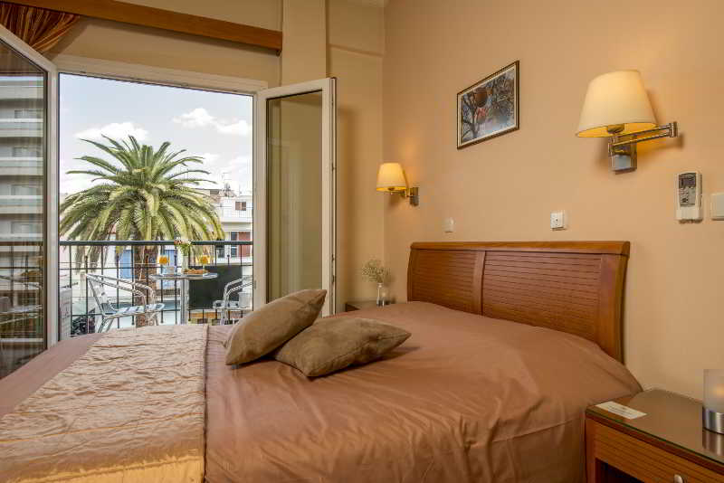 Hotel Lakonia 4