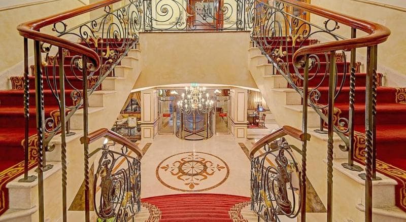 Royal Ascot Hotel 2