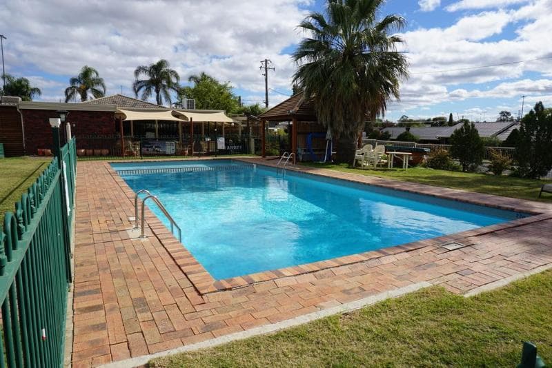 Redhill Tamworth Motor Inn & Conference Centre main