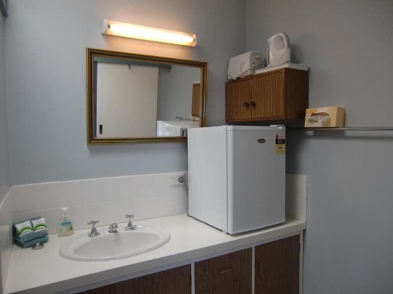 Bairnsdale Kansas City Motel 4