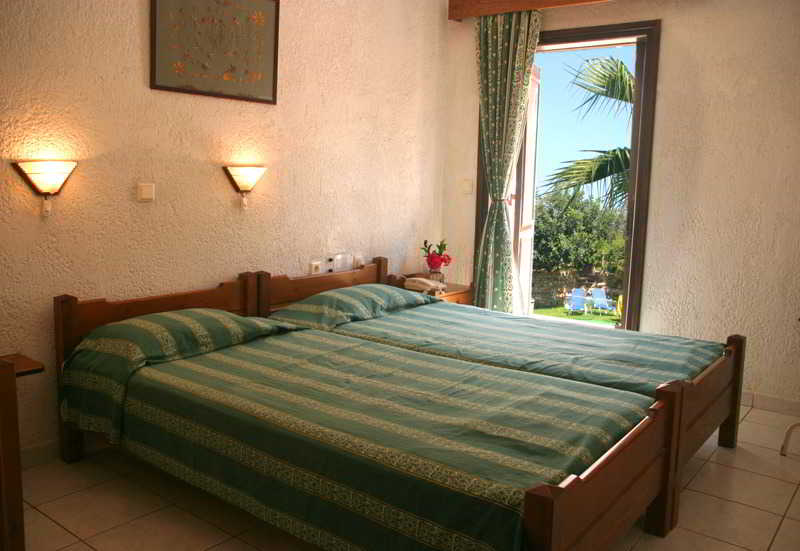 ILIOSTASI BEACH Apartments 5