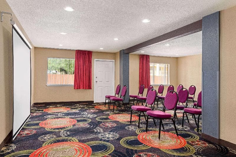 Ramada by Wyndham San Antonio/Near SeaWorld photo 1