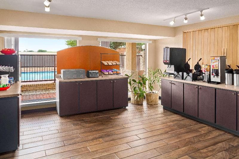 Ramada by Wyndham San Antonio/Near SeaWorld 2