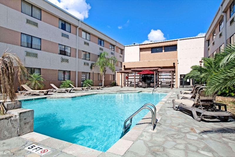 Ramada By Wyndham Houston Intercontinental Airport South 4
