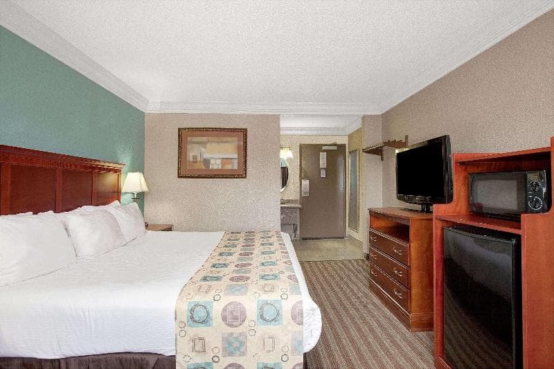 Ramada By Wyndham Houston Intercontinental Airport South 3