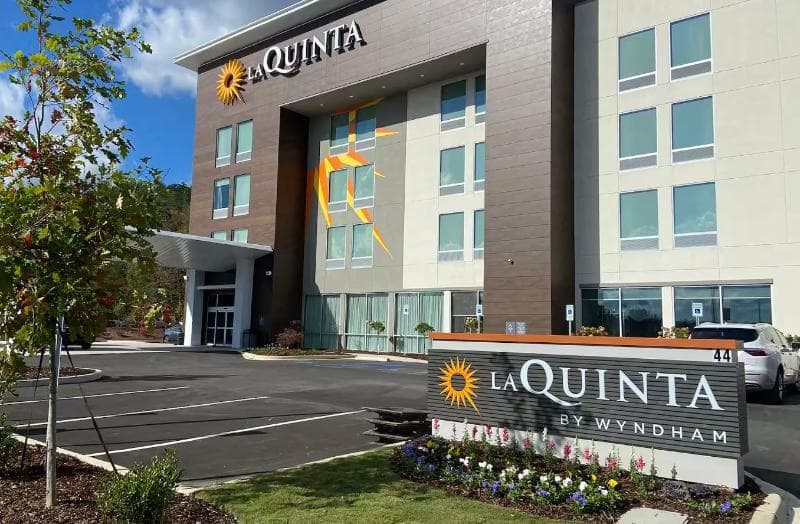 La Quinta Inn and Suites by Wyndham Chelsea 1