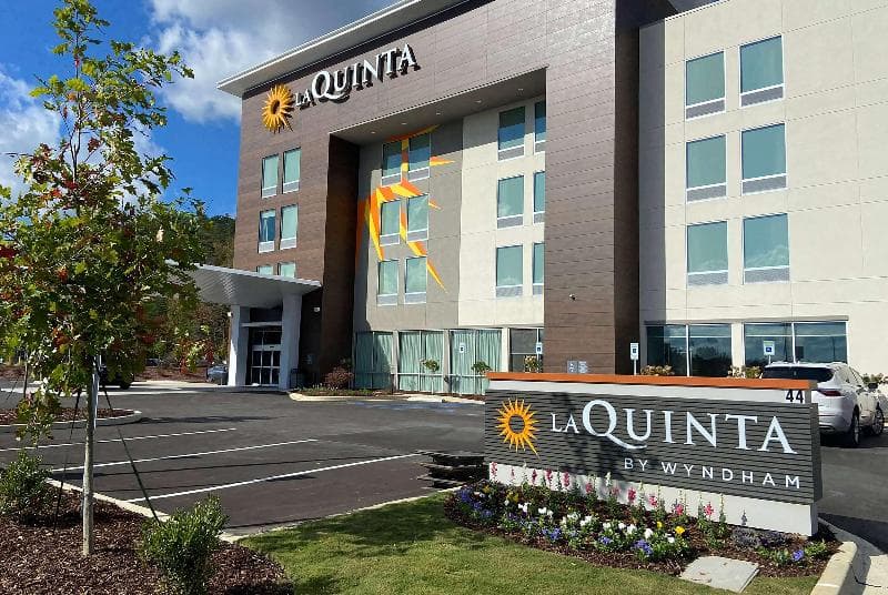 La Quinta Inn and Suites by Wyndham Chelsea 3