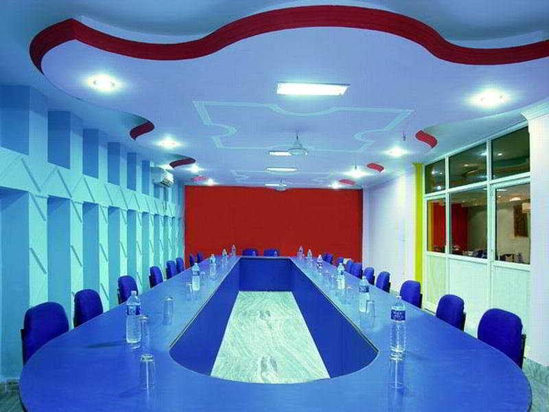 Oyo 44081 Hotel Royal Holidays 5