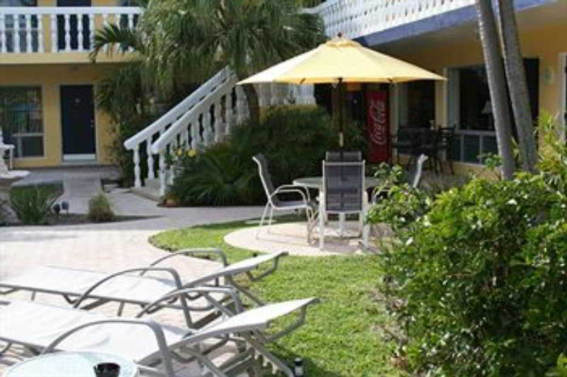 Cheston House Gay Men's Resort 4