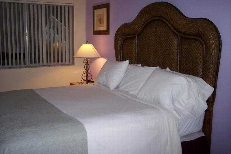 Cheston House Gay Men's Resort 3