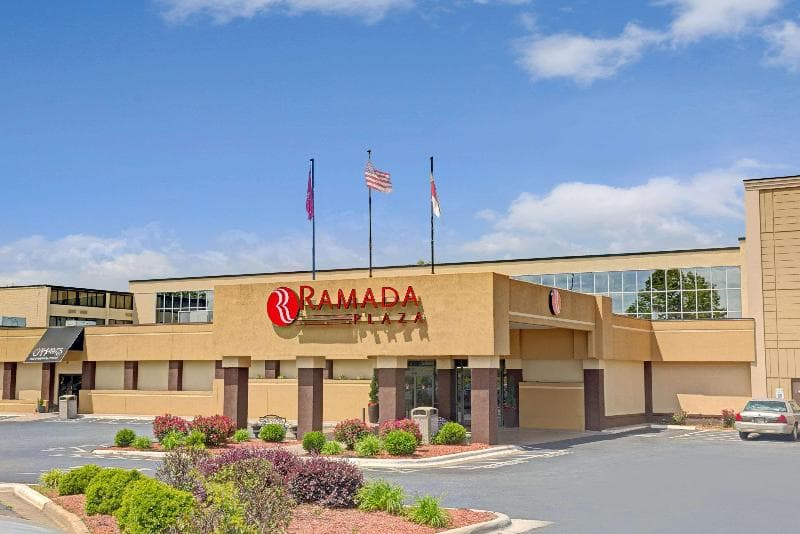 Ramada Plaza by Wyndham Charlotte Airport Conference Center 2
