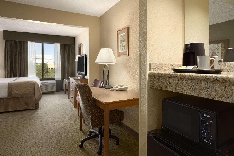 Wingate by Wyndham Little Rock 3