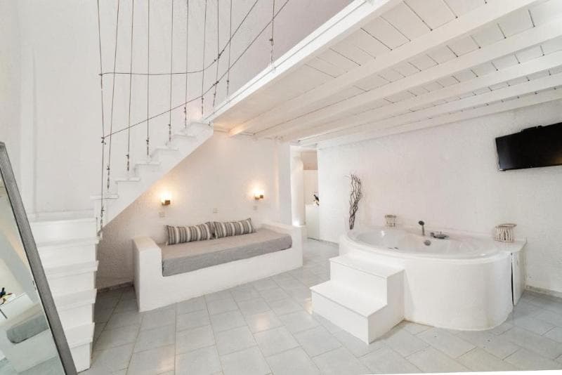 Artemis Suites 3