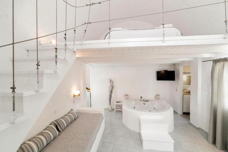 Artemis Suites 4