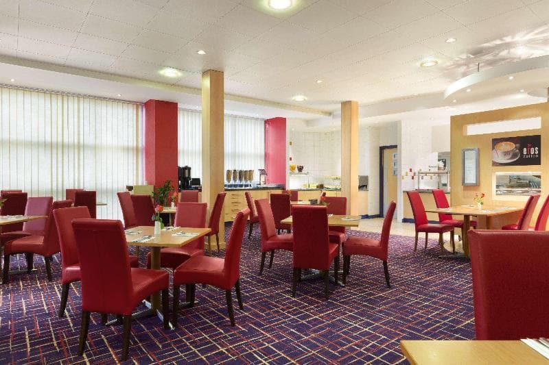 Ramada by Wyndham London North M1 3