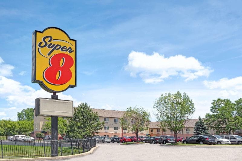 Super 8 by Wyndham Chicago O'Hare Airport photo 1