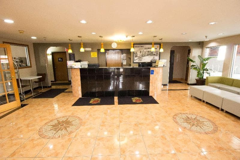 Super 8 by Wyndham Chicago O'Hare Airport 4