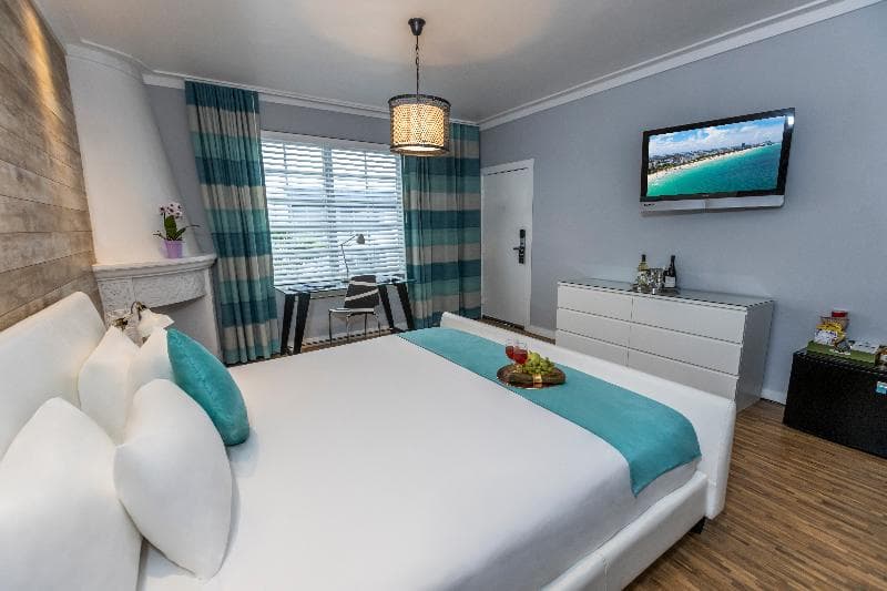 Chesterfield Hotel & Suites photo 1