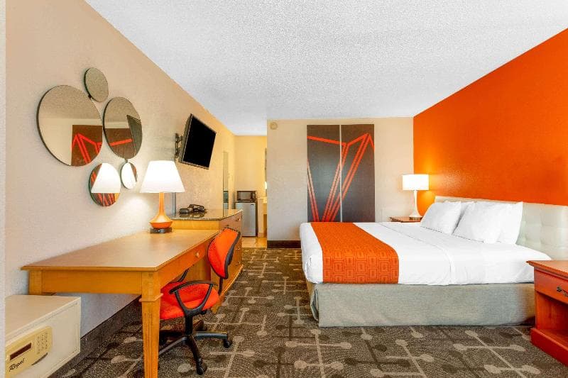 Howard Johnson by Wyndham Virginia Beach 3
