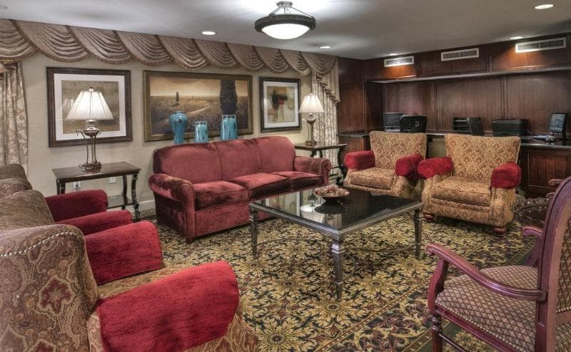 Clarion Collection Hotel Arlington Court Suites 3