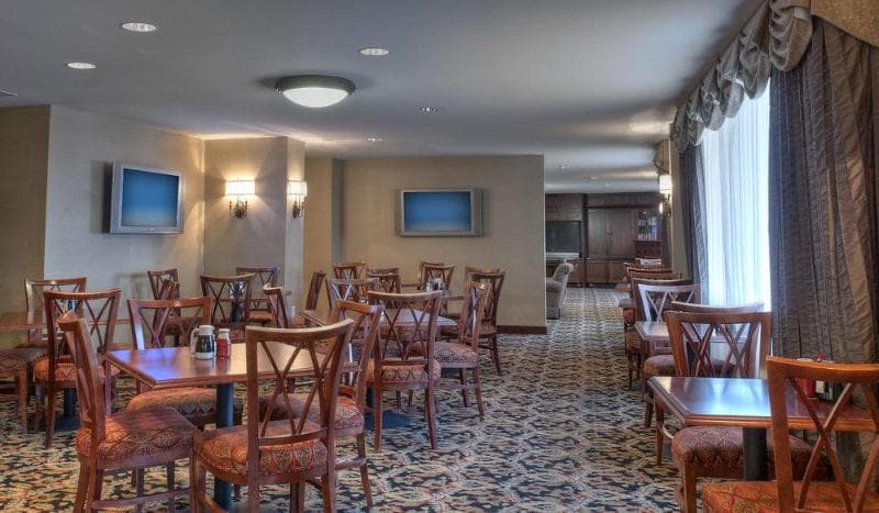 Clarion Collection Hotel Arlington Court Suites 4