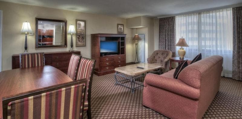 Clarion Collection Hotel Arlington Court Suites 5