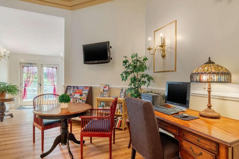 The Carriage House Inn photo 1