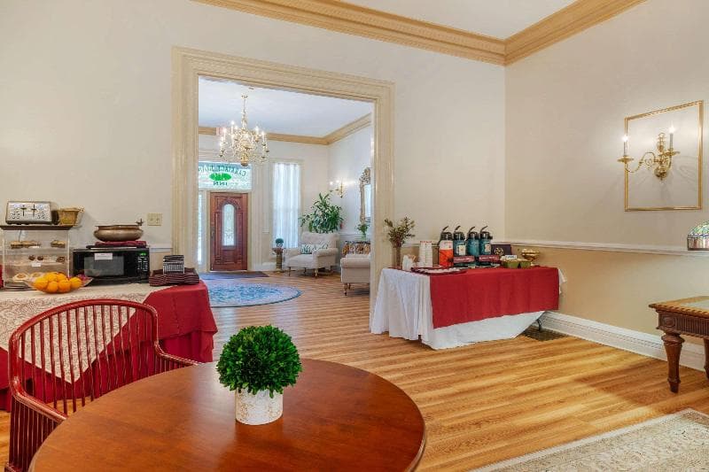 The Carriage House Inn 3